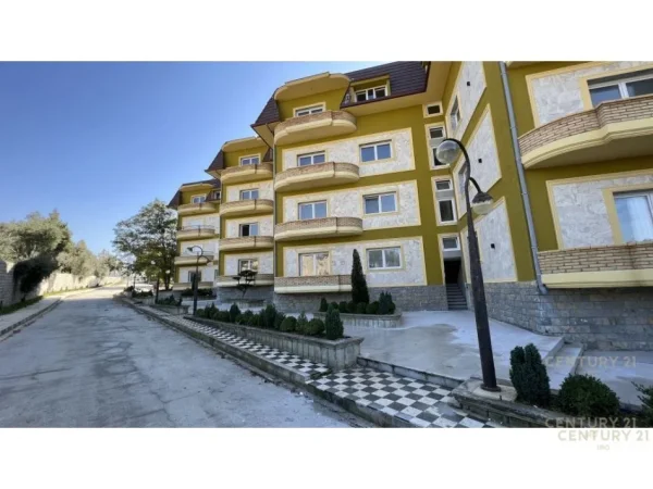 Tirane, shes apartament 3+1+Aneks+Ballkon Kati 3, 151 m² (Liqeni i Farkës)