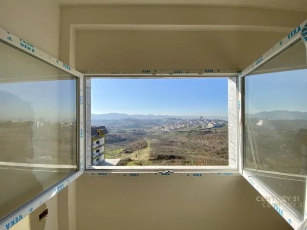 Tirane, shes apartament 3+1+Aneks+Ballkon Kati 3, 151 m² (Liqeni i Farkës)