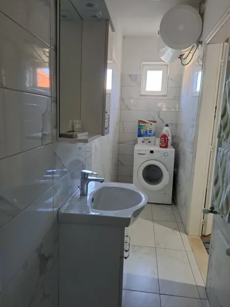 Tirane, Apartament 3+1+2 me qira  Kati 1, 120 m² 1.000 € (Rruga Dibres)