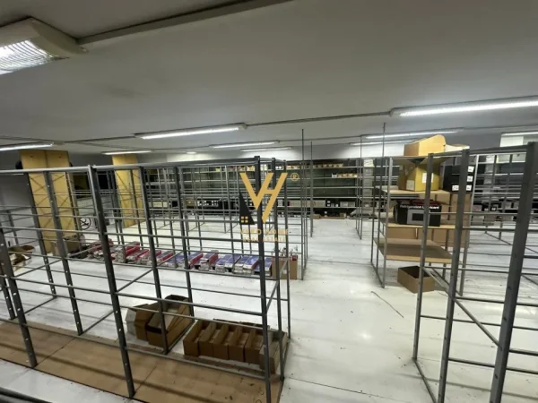 Tirane, shitet dyqan Kati 0, 166 m² 780.000 € (DELIJORGJI)