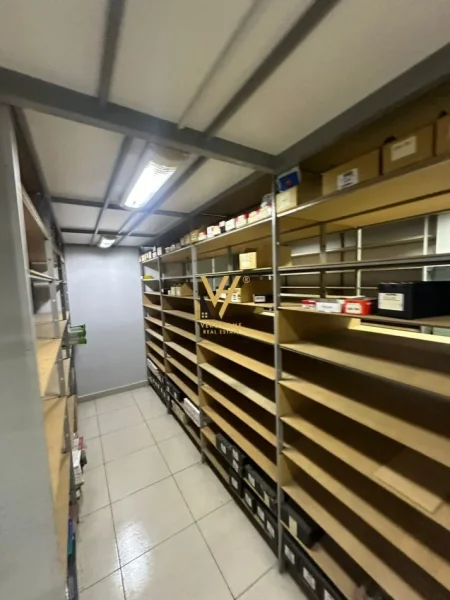 Tirane, shitet dyqan Kati 0, 166 m² 780.000 € (DELIJORGJI)