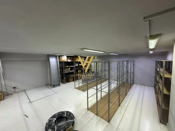 Tirane, shitet dyqan Kati 0, 166 m² 780.000 € (DELIJORGJI)