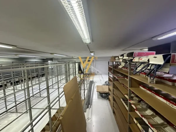 Tirane, shitet dyqan Kati 0, 166 m² 780.000 € (DELIJORGJI)