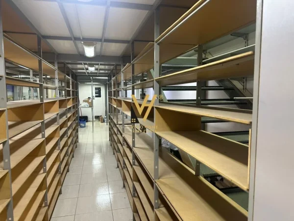 Tirane, shitet dyqan Kati 0, 166 m² 780.000 € (DELIJORGJI)