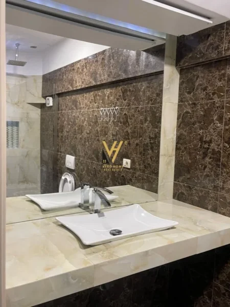 Tirane, jepet me qera apartament 3+1+Ballkon Kati 1, 150 m² 1.500 € (KODRA E DIELLIT 1)