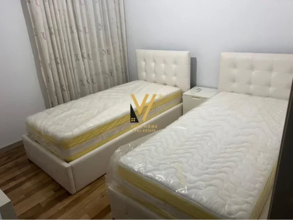 Tirane, jepet me qera apartament 3+1+Ballkon Kati 1, 150 m² 1.500 € (KODRA E DIELLIT 1)