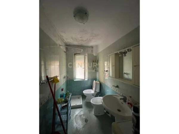 Tirane, shitet apartament 2+1 Kati 1, 70 m² 85.000 € (ish Tregu Elektrik)