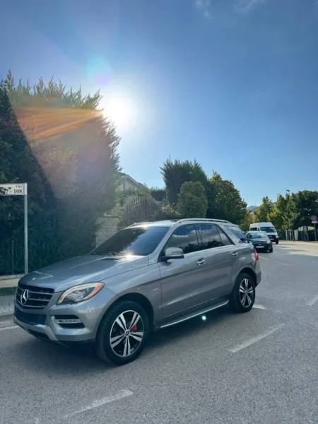 Tirane, shitet makine Mercedes Nafte, gri metalizato automatik Klima 271 km 13.999 €