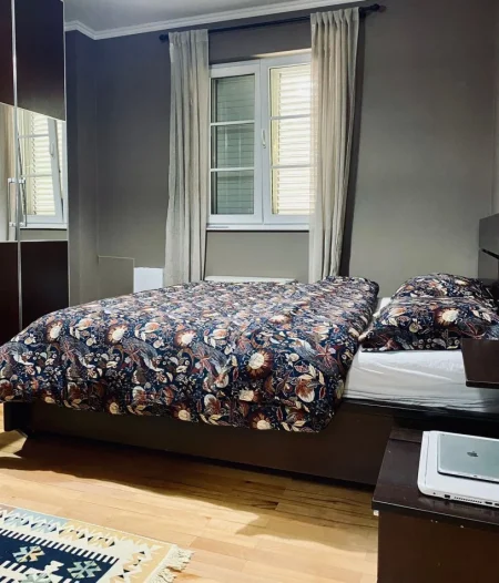 Tirane, jepet me qera apartament 2+1 Kati 1, 180 m² 1.100 € (RRUGA E ELBASANIT)