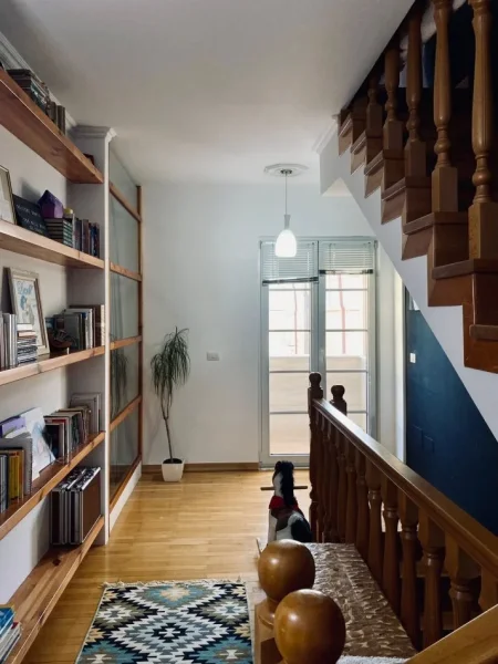 Tirane, jepet me qera apartament 2+1 Kati 1, 180 m² 1.100 € (RRUGA E ELBASANIT)