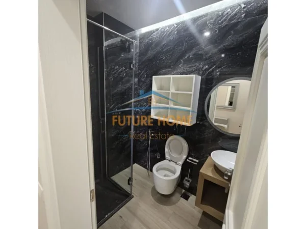 Tirane, jepet me qera apartament 4+1 Kati 4, 170 m² 1.300 € (MYSLYM SHYRI)