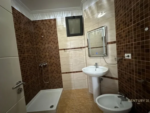 Tirane, shitet apartament 2+1+Ballkon Kati 7, 107 m² 140.000 € (Astir)