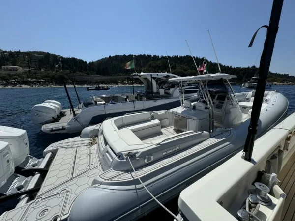 Tirane, gomone Mar-Co , 400.000 €