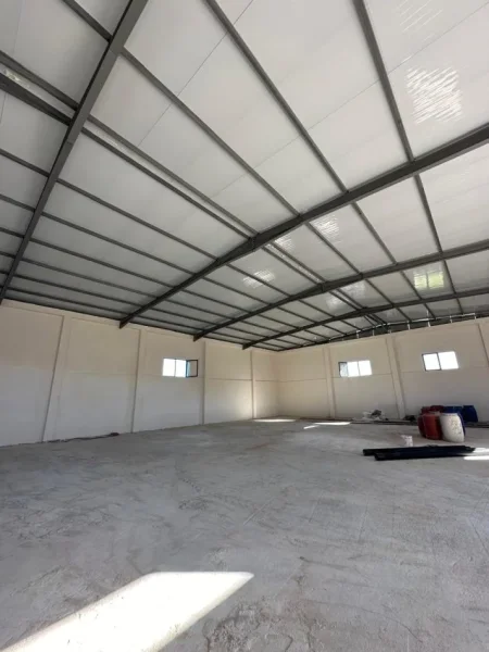 Tirane, jepet me qera magazine Kati 0, 800 m² 2.000 € (Vaqarr)