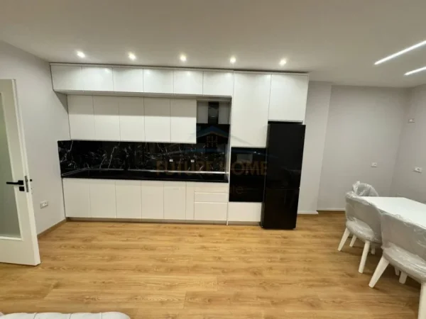 Tirane, shitet apartament 2+1+Ballkon Kati 3, 90 m² 180.000 € (Kodra e Diellit)