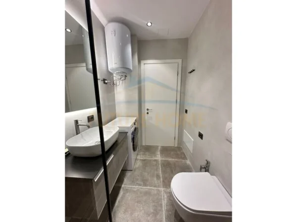Tirane, jepet me qera apartament 1+1+Ballkon Kati 6, 76 m² 500 € (Yzberisht)