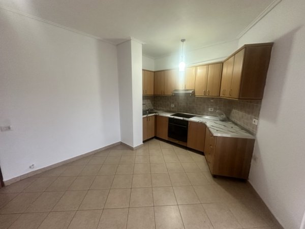 Tirane, jepet me qera apartament 2+1+2+2bllk Kati 7, 95 m² 450 € (Selvia)