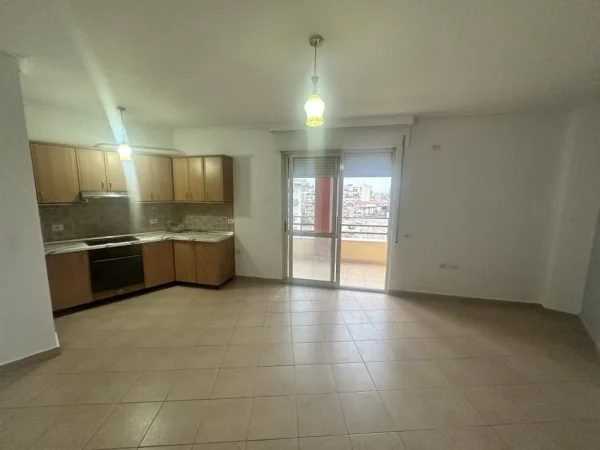 Tirane, jepet me qera apartament 2+1+2+2bllk Kati 7, 95 m² 450 € (Selvia)