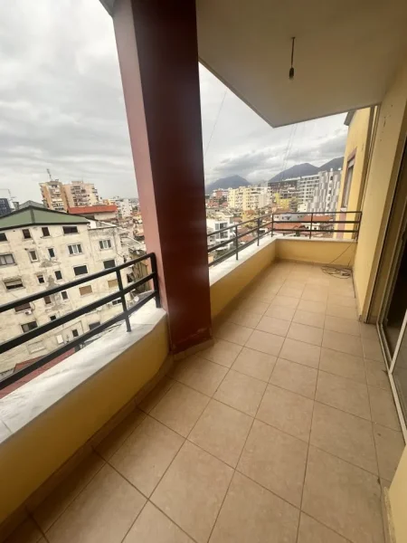 Tirane, jepet me qera apartament 2+1+2+2bllk Kati 7, 95 m² 450 € (Selvia)