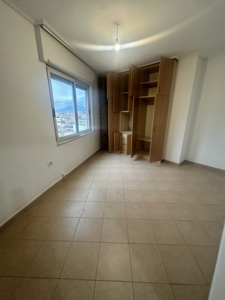 Tirane, jepet me qera apartament 2+1+2+2bllk Kati 7, 95 m² 450 € (Selvia)