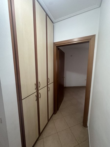 Tirane, jepet me qera apartament 2+1+2+2bllk Kati 7, 95 m² 450 € (Selvia)