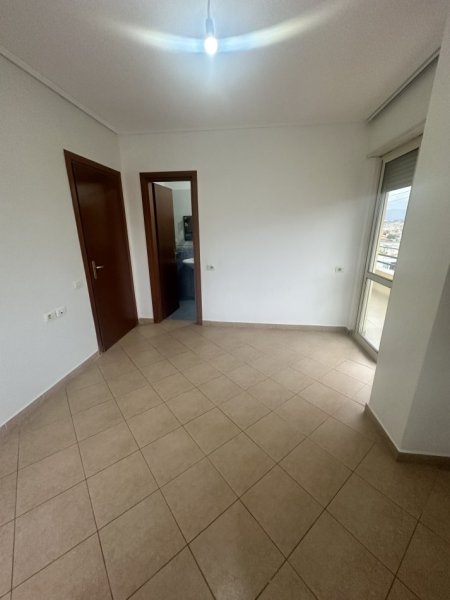 Tirane, jepet me qera apartament 2+1+2+2bllk Kati 7, 95 m² 450 € (Selvia)