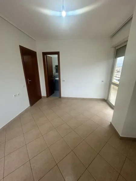 Tirane, jepet me qera apartament 2+1+2+2bllk Kati 7, 95 m² 450 € (Selvia)