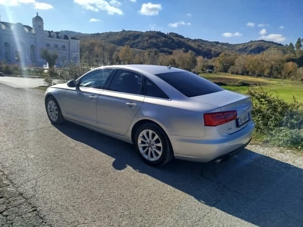 Shiitet/nderrohet me foristrade, Audi A6 Nafte, e argjendtë automatik Klima 240.000 km 9000 €
