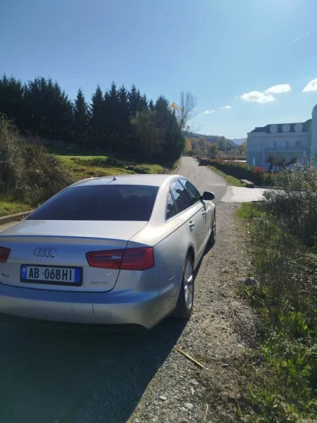 Shiitet/nderrohet me foristrade, Audi A6 Nafte, e argjendtë automatik Klima 240.000 km 9000 €