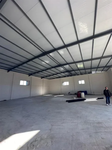 Tirane, jepet me qera magazine Kati 0, 500 m² 2.000 € (Prush)