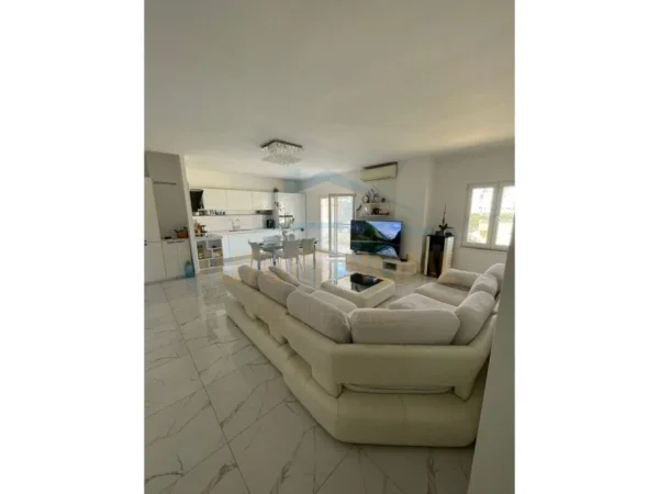 Durres, shitet apartament 3+1 , 160 m² 170.000 € (Shkembi i Kavajes)