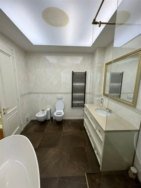 Tirane, shitet Vile 3 Katshe Kati 0, 700 m² 2.000.000 € (Lunder)