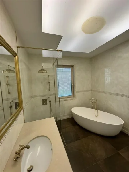 Tirane, shitet Vile 3 Katshe Kati 0, 700 m² 2.000.000 € (Lunder)