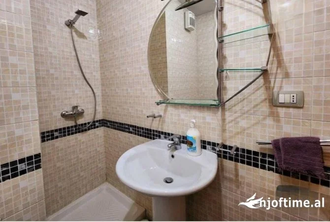 Tirane, shitet apartament 1+1+Ballkon Kati 5, 76 m² 150.000 € (Zogu i Zi)