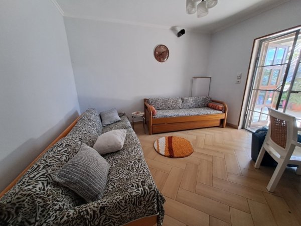 Tirane, Shtepi private me qira 450 € (Linze)