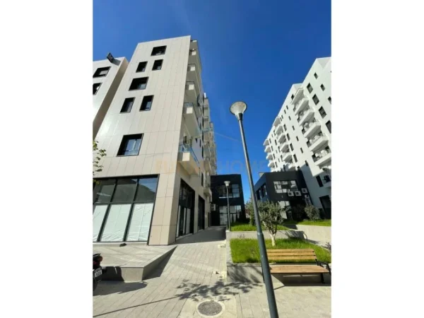 Tirane, shitet ambjent biznesi Kati 1, 102 m² 220.000 € (Porcelan)