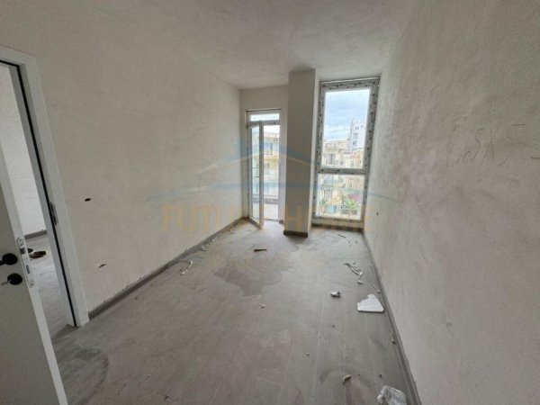 Durres, shitet apartament 1+1+Ballkon Kati 3, 107.680 € (qerret)