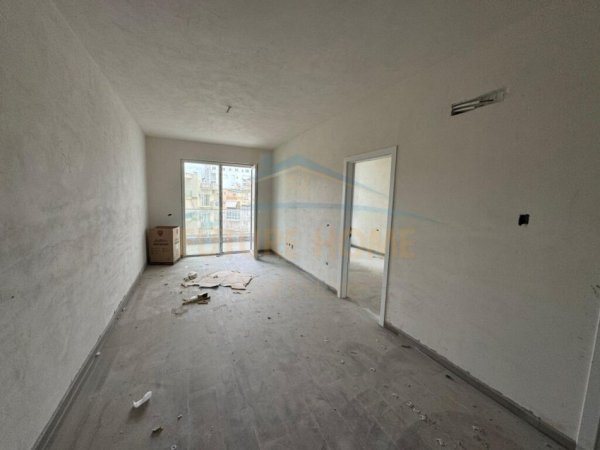 Durres, shitet apartament 1+1+Ballkon Kati 3, 107.680 € (qerret)