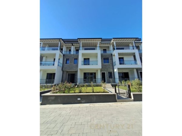 Tirane, shes apartament 3+1+2+ 2 Poste Parkimi , 275 m² 500.000 € (Liqeni i Thatë)
