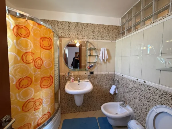 Durres, shitet apartament 3+1 Kati 5, 158 m² 136.000 € (Durrës pranë Stadiumit, tek Vala Park)