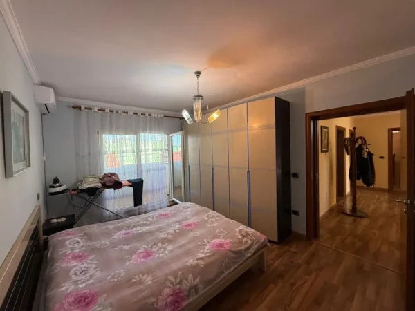 Durres, shitet apartament 3+1 Kati 5, 158 m² 136.000 € (Durrës pranë Stadiumit, tek Vala Park)