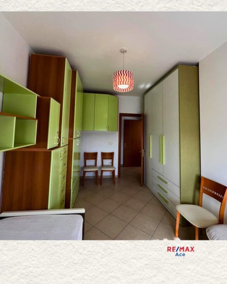 Durres, jepet me qera apartament 2+1+Ballkon Kati 7, 350 € (DURRES KAZAZI!)