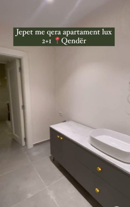 JEPET ME QERA APARTAMENT MODERN , 2+1 NE QENDER