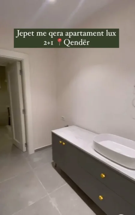 JEPET ME QERA APARTAMENT MODERN , 2+1 NE QENDER