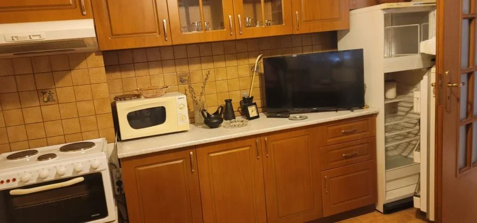 JEPET ME QERA APARTAMENT 2+1 NE MYSLYM SHYR