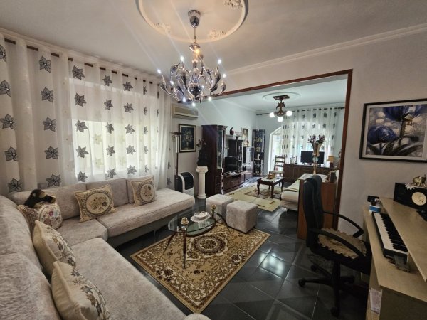 Tirane, shitet apartament 2+1+Ballkon Kati 3, 70 m² 165.000 € (21 dhjetori)