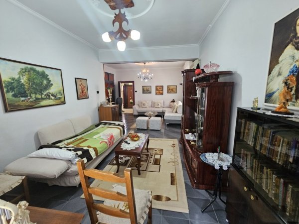 Tirane, shitet apartament 2+1+Ballkon Kati 3, 70 m² 165.000 € (21 dhjetori)