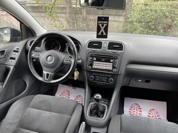 Tirane, shes makine VW GOLF 6 Nafte, e zeze manuale Klima 193.000 km 6.490 €