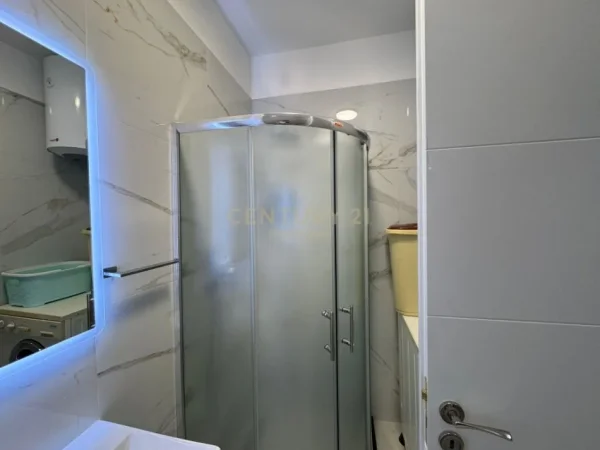 Tirane, jepet me qera apartament 1+1 Kati 1, 550 € (Astiri Tirane)