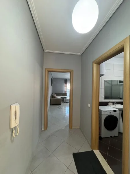 Tirane, jepet me qera 2+1+Ballkon Kati 4, 110 m² 400 € (loni ligori)